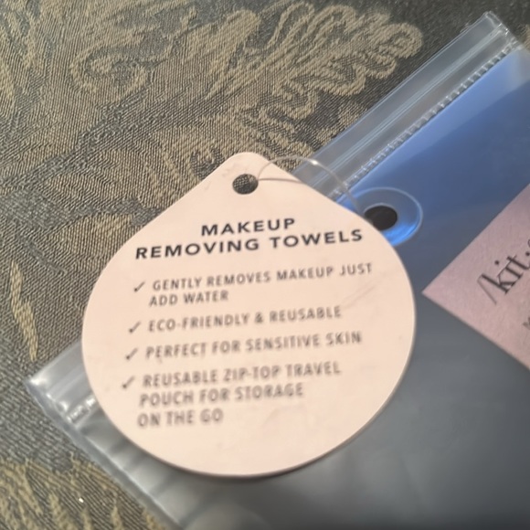 Reusable makeup remover towel - Picture 3 of 3